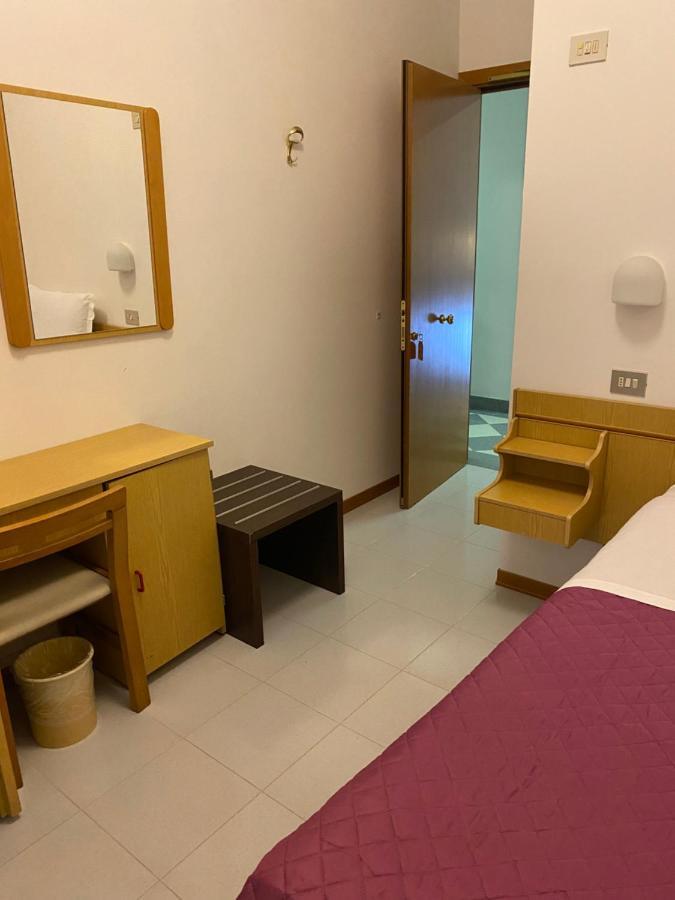 Hotel Ferrara Chianciano Terme Exteriör bild