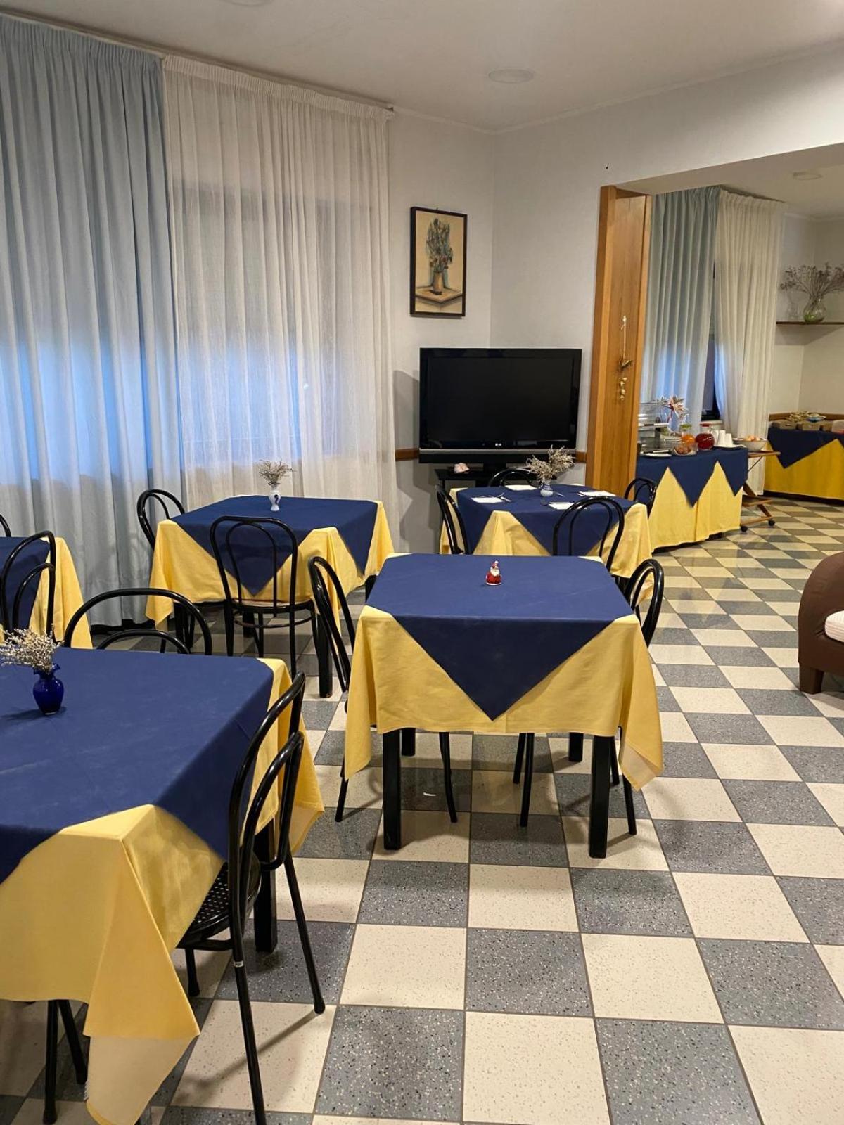 Hotel Ferrara Chianciano Terme Exteriör bild